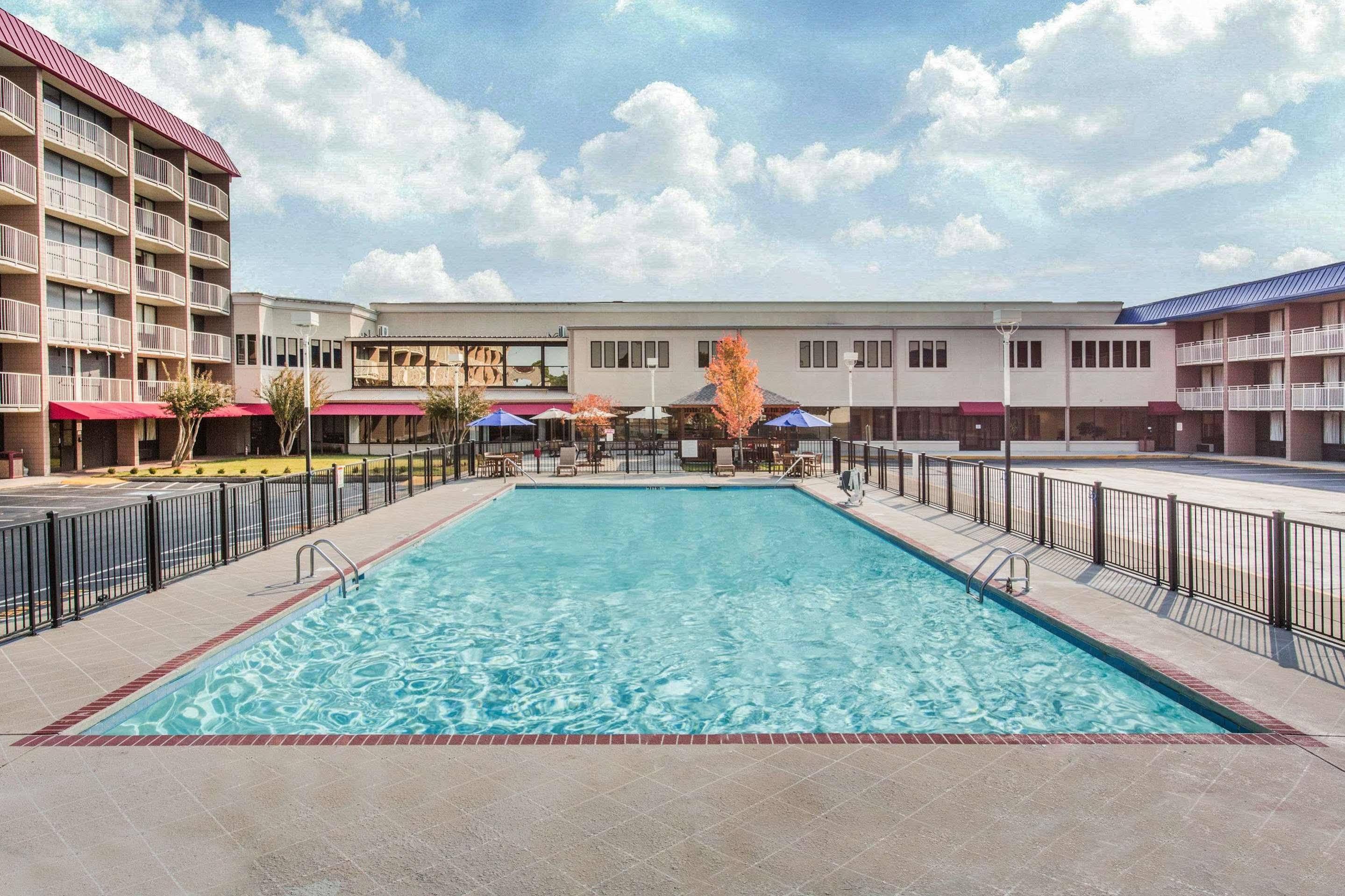 Baymont By Wyndham Fayetteville Fort Bragg Area Dış mekan fotoğraf