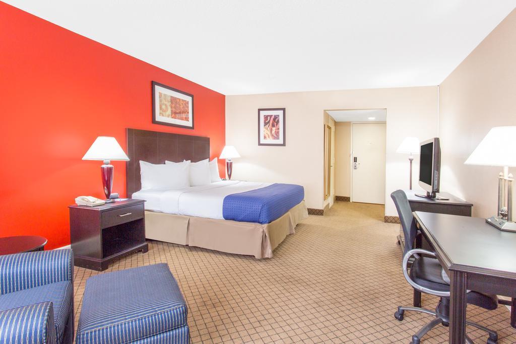 Baymont By Wyndham Fayetteville Fort Bragg Area Dış mekan fotoğraf
